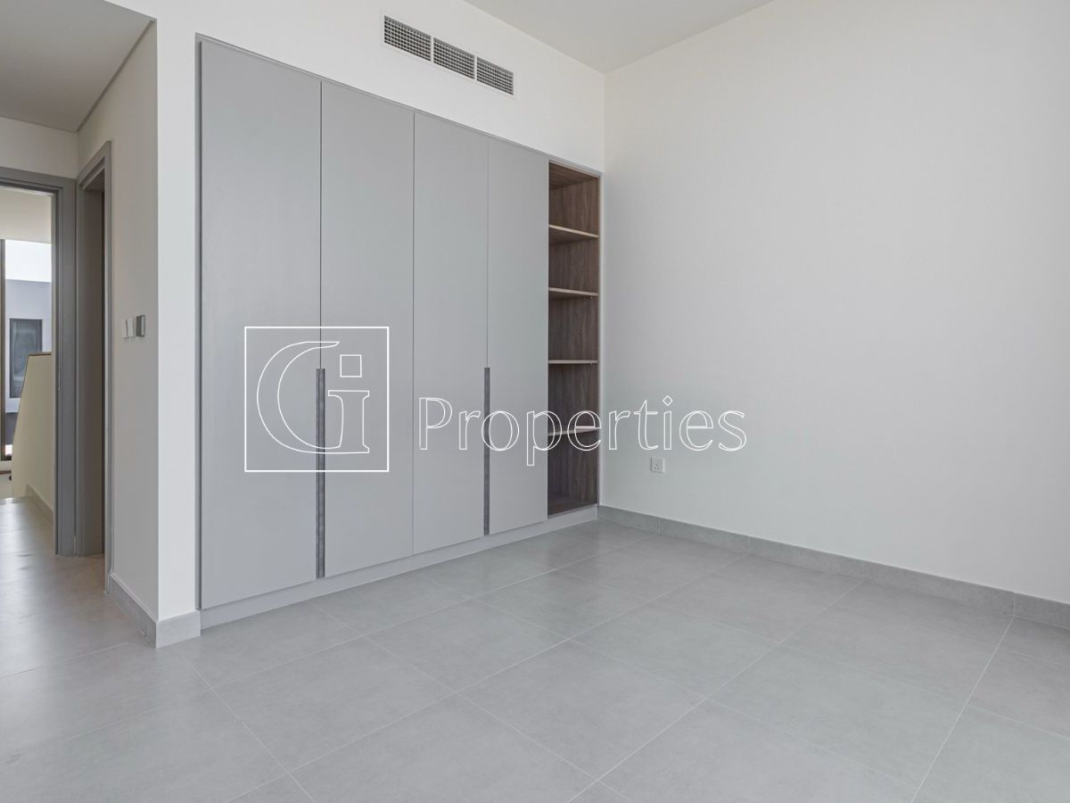 Single Row | Prime Location | Mortgage Available - 11