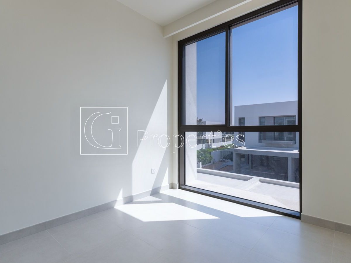 Single Row | Prime Location | Mortgage Available - 12