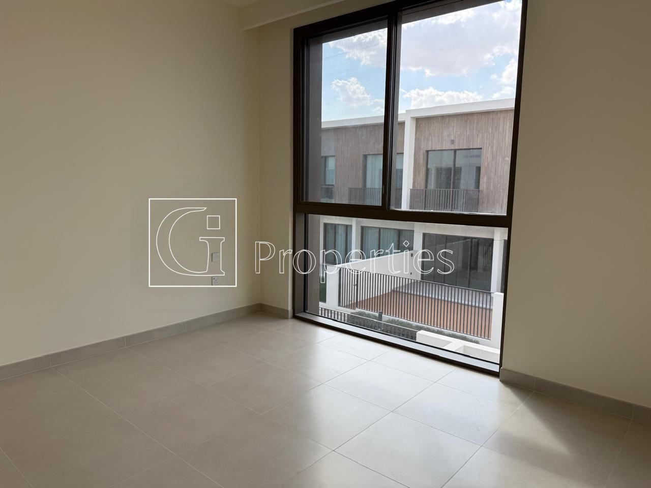 Spacious 3BR Townhouse | Prime Location - 6
