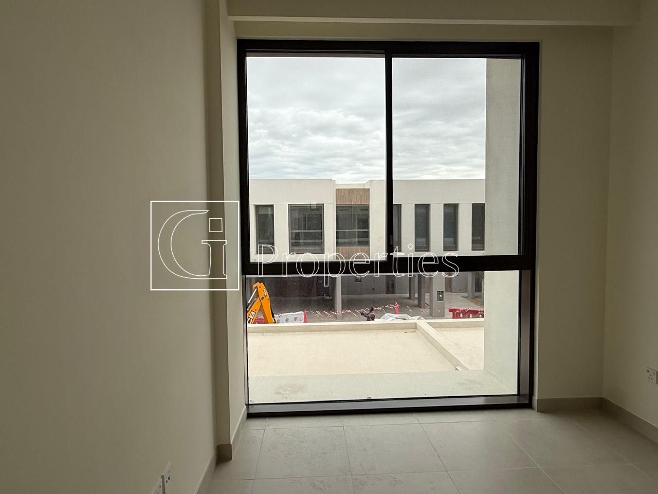 Spacious 3BR Townhouse | Prime Location - 7
