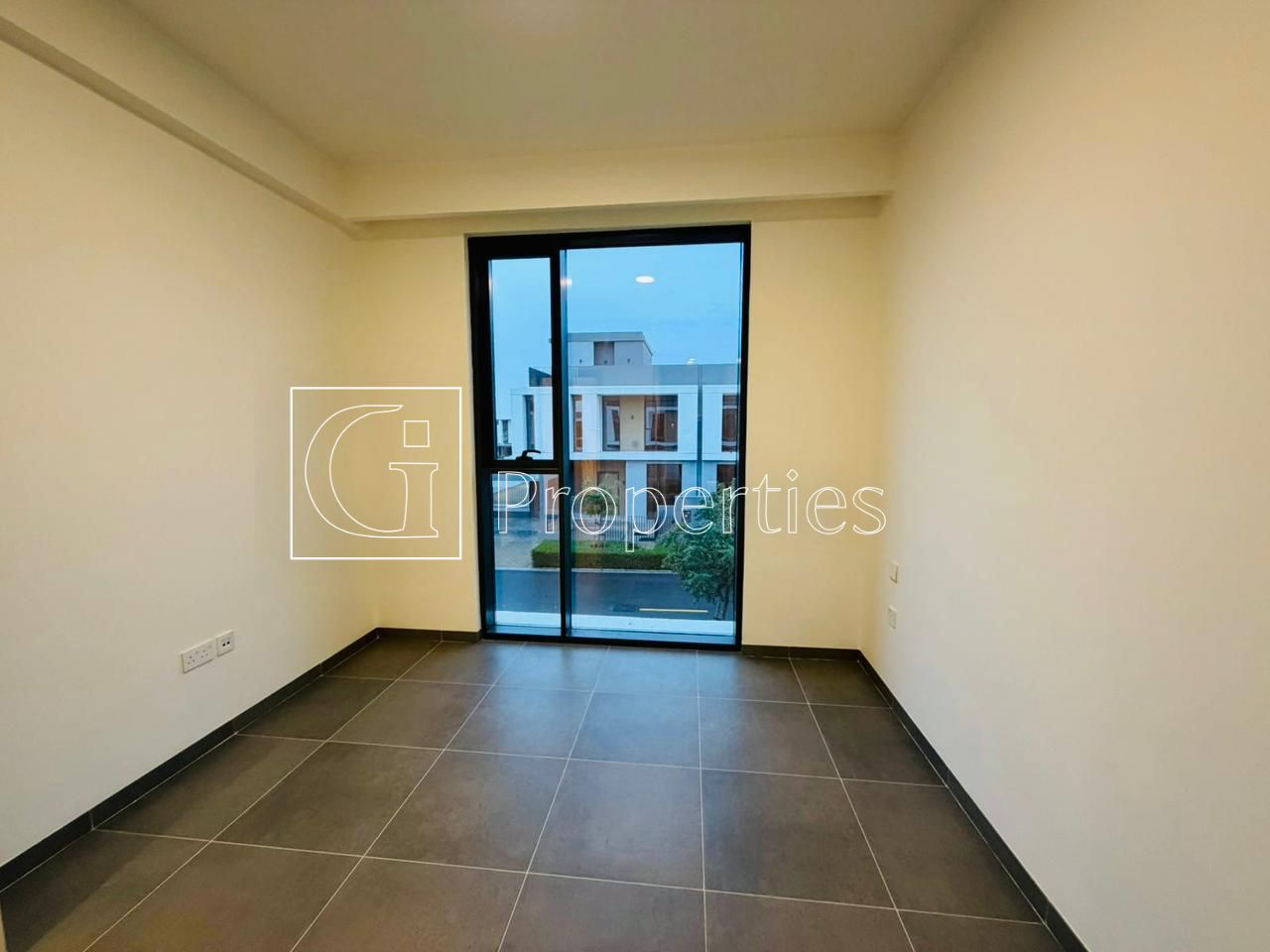 Brand New | Corner Plot | Vacant - 14