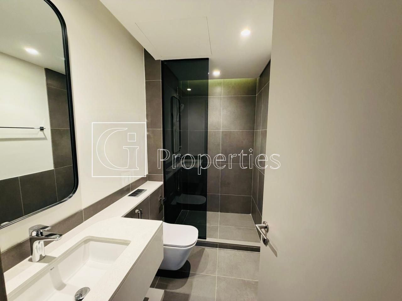 Brand New | Corner Plot | Vacant - 24