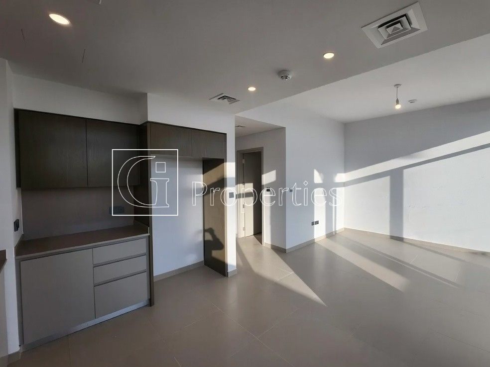 Elegant 3BR Villa | Family Living | Prime Location - 4