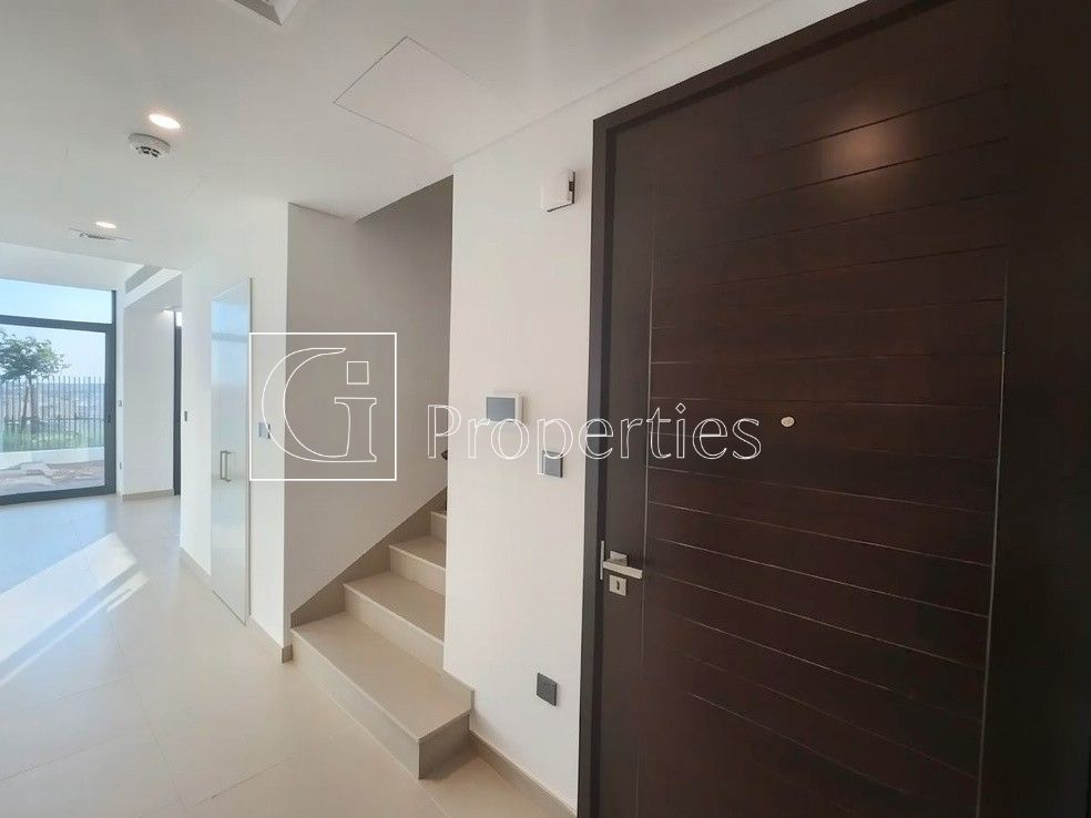 Elegant 3BR Villa | Family Living | Prime Location - 5