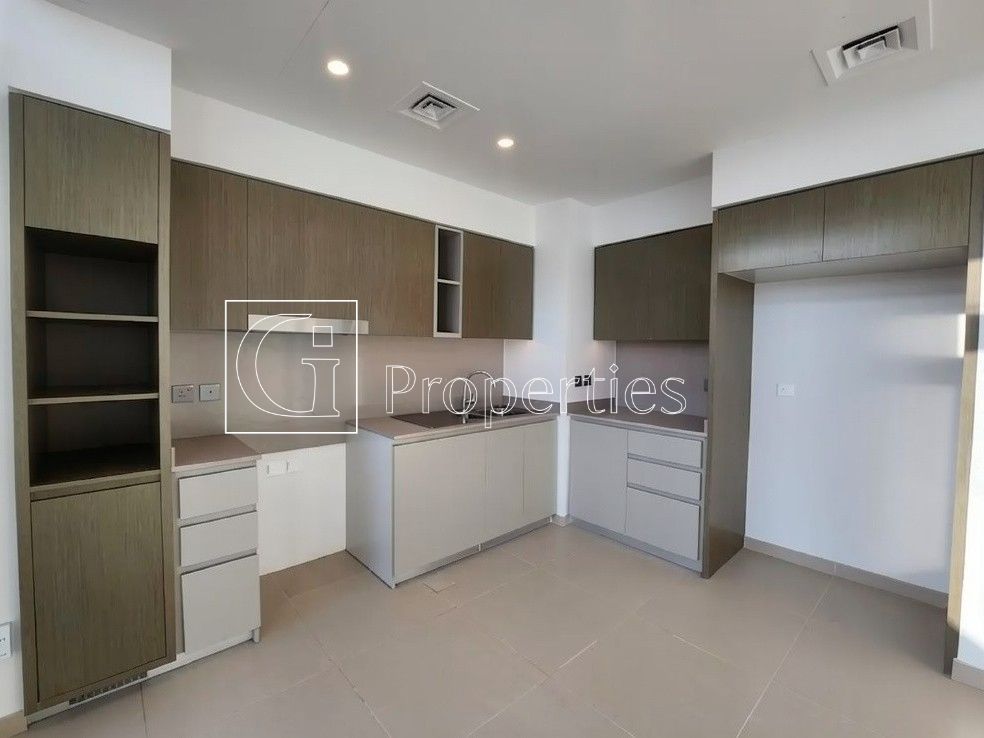 Elegant 3BR Villa | Family Living | Prime Location - 6