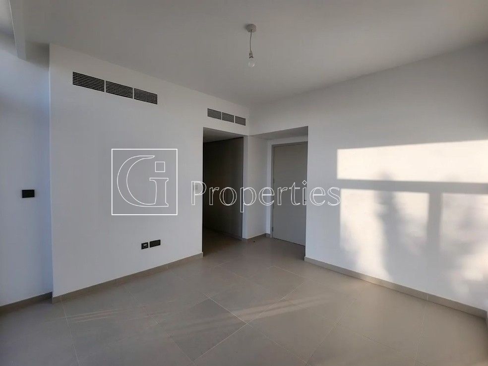 Elegant 3BR Villa | Family Living | Prime Location - 8