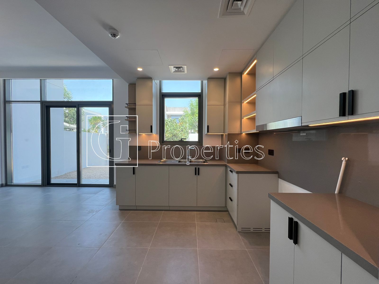 Single row | Motivated seller | Rented - 5