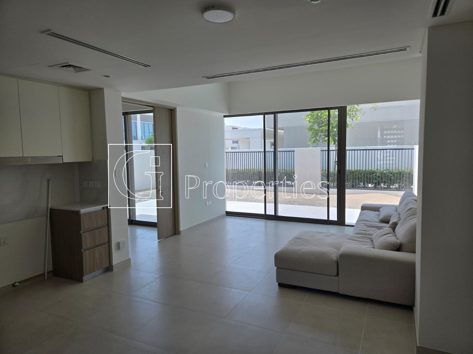 4BR Villa | Vacant | Prime Location - 1