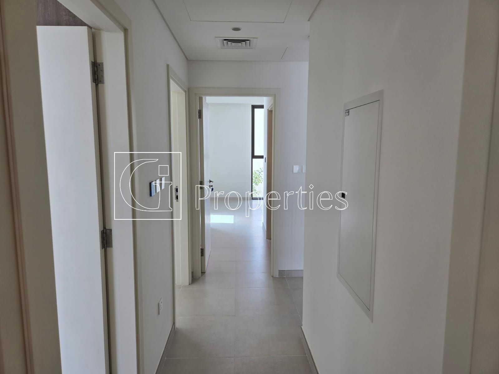 4BR Villa | Vacant | Prime Location - 7