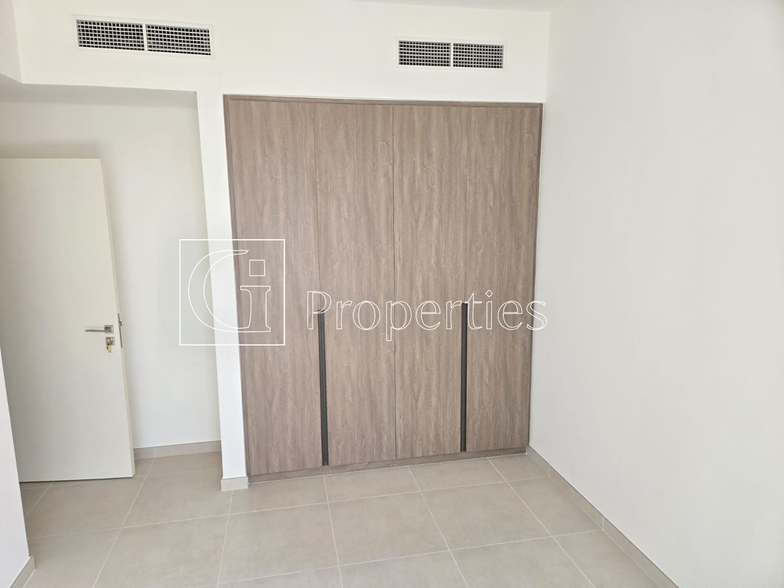 4BR Villa | Vacant | Prime Location - 12