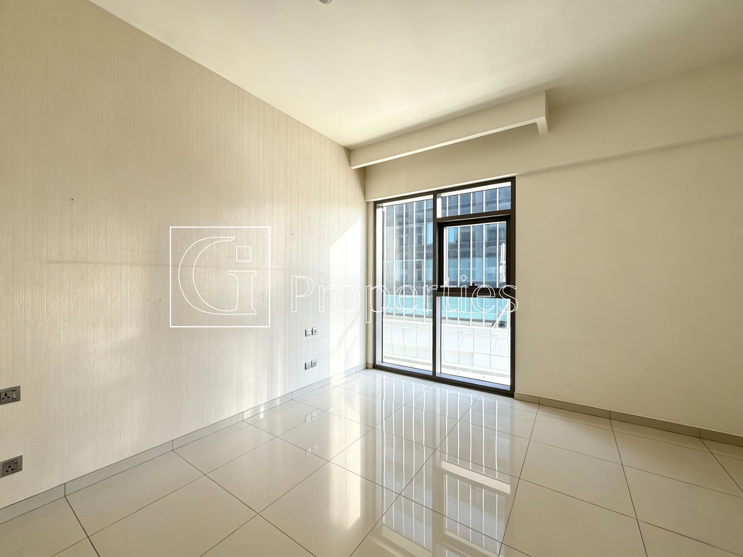 Distress Deal | Mid-Floor | Vacant - 4
