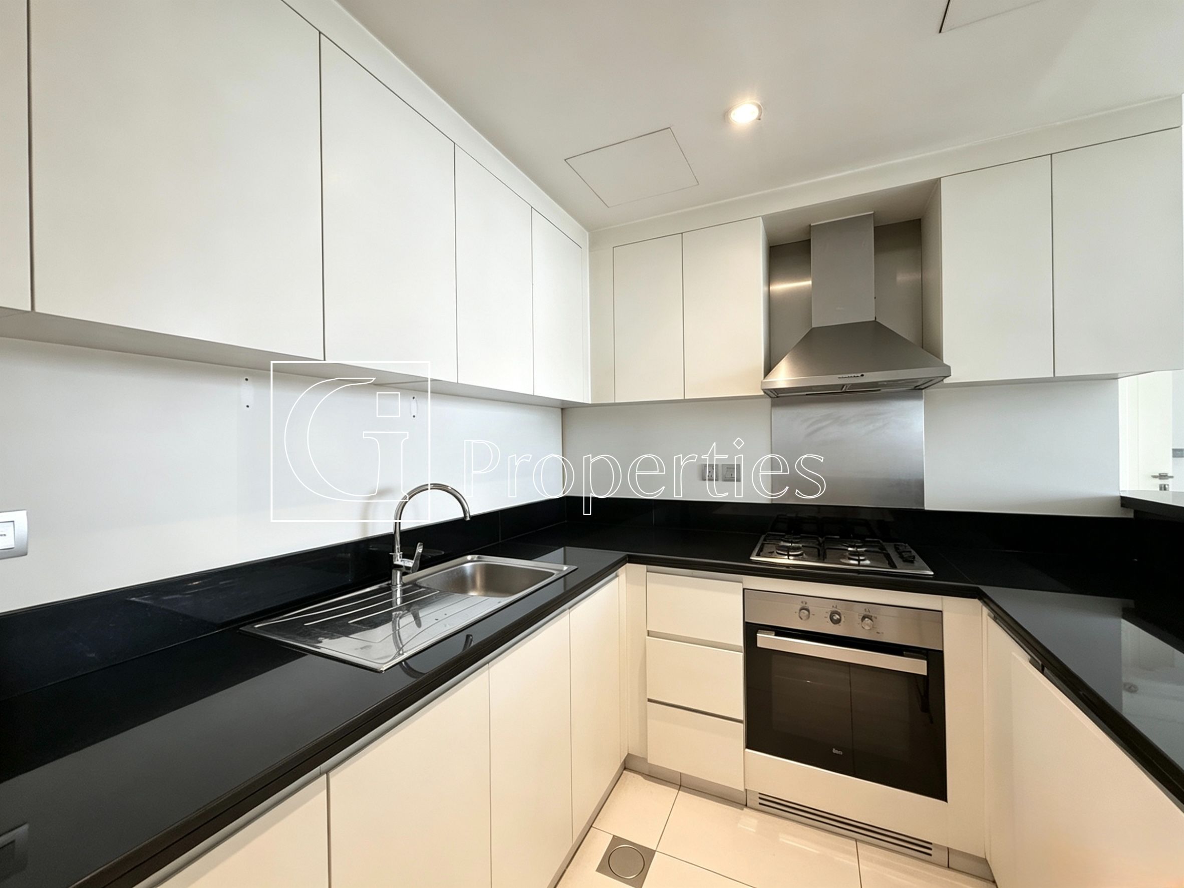 Distress Deal | Mid-Floor | Vacant - 5