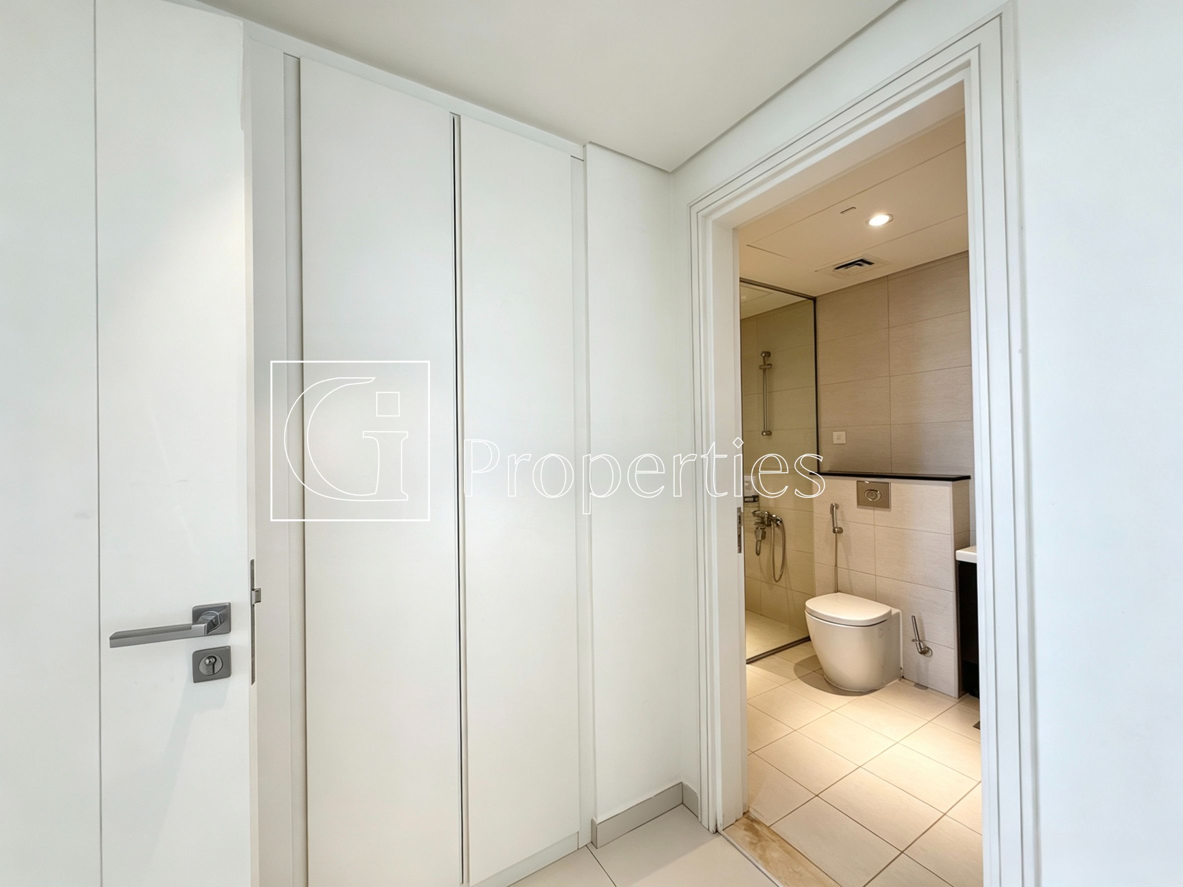 Distress Deal | Mid-Floor | Vacant - 6