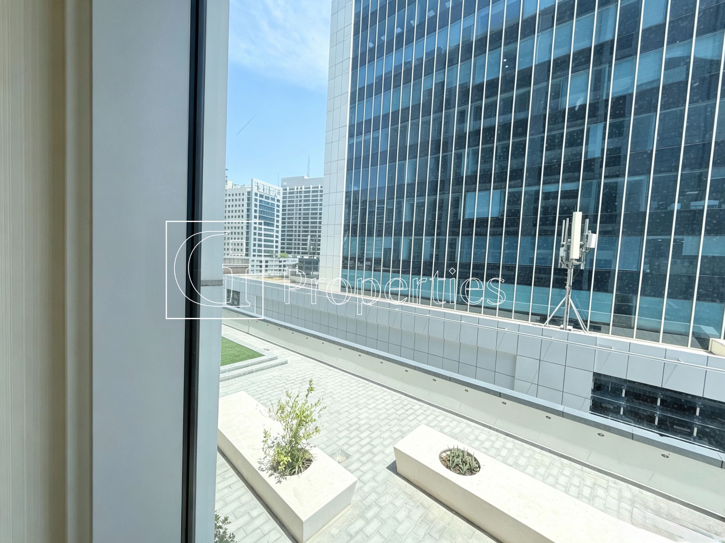 Distress Deal | Mid-Floor | Vacant - 9