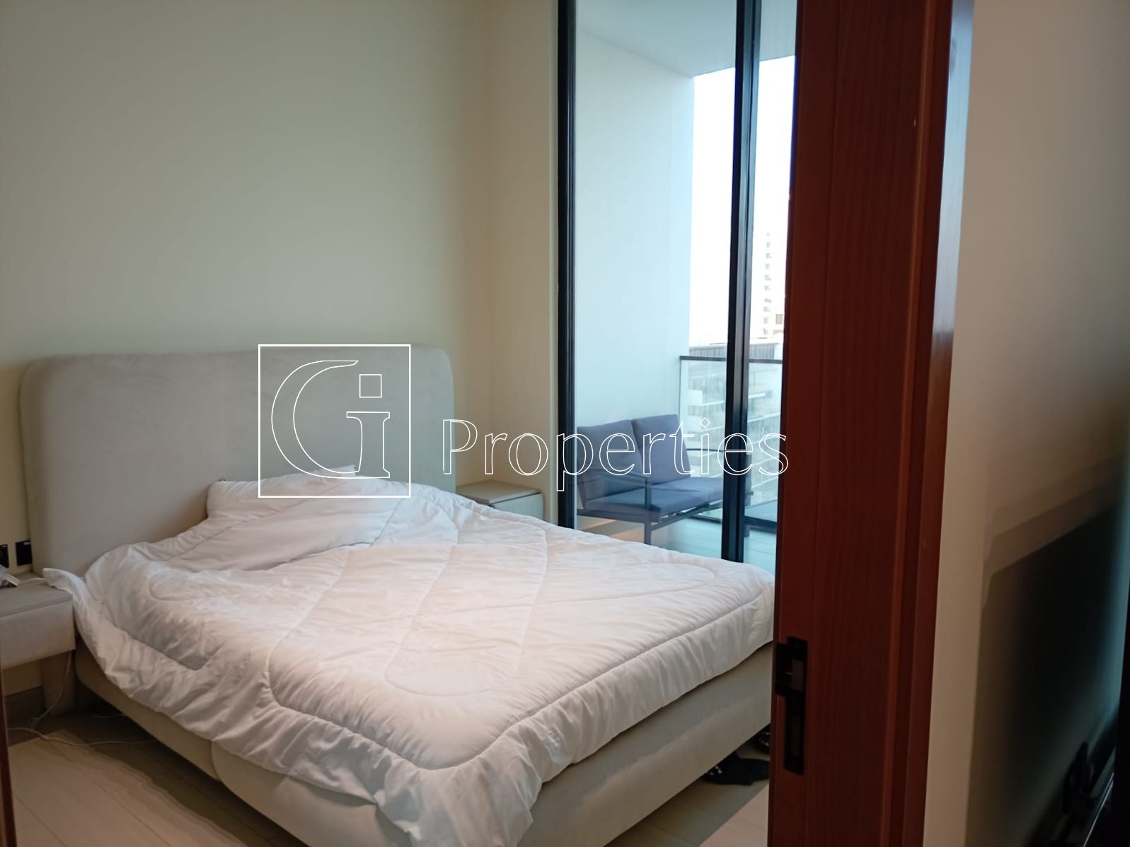 Fully Furnished | Prime Location | Great Price - 5