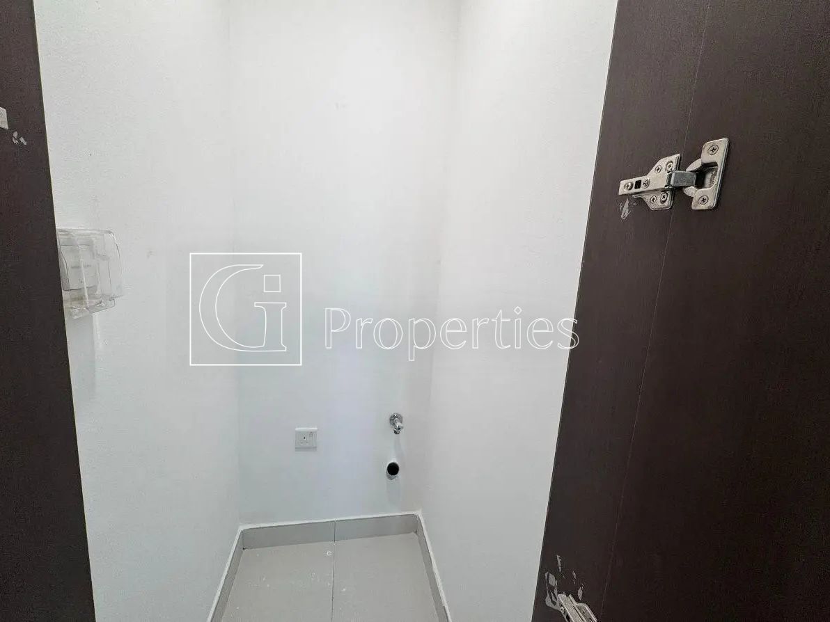 Spacious 2BR | Prime Location | Large Layout - 11