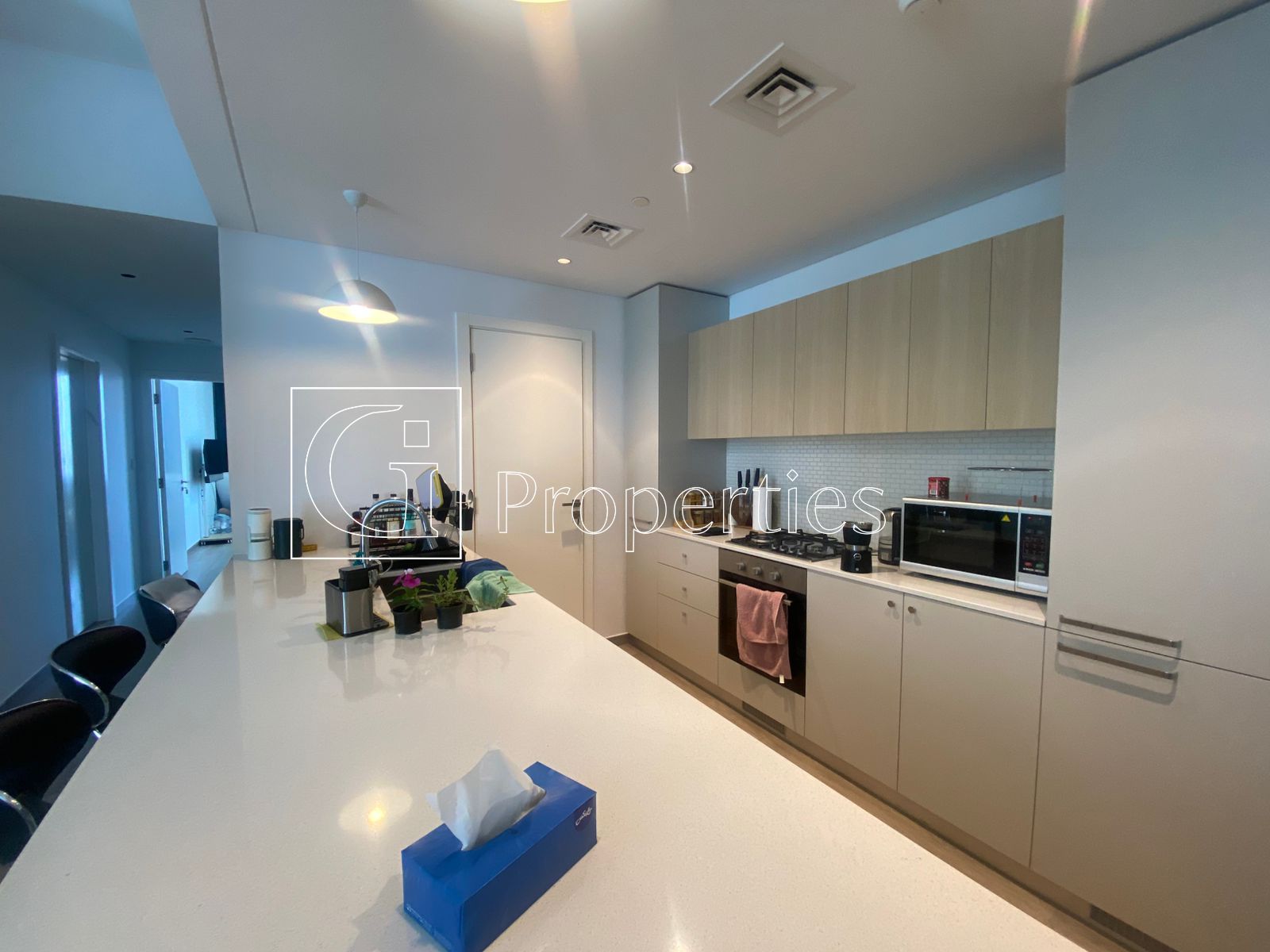 Stylish 2BR | Large Layout | Elegant Living - 4