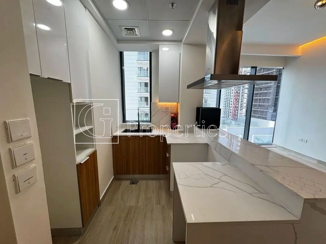 Modern 1BR | Spacious Layout | Prime Location - 5