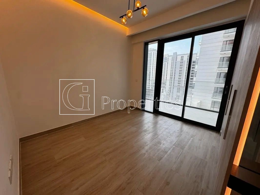 Modern 1BR | Spacious Layout | Prime Location - 10