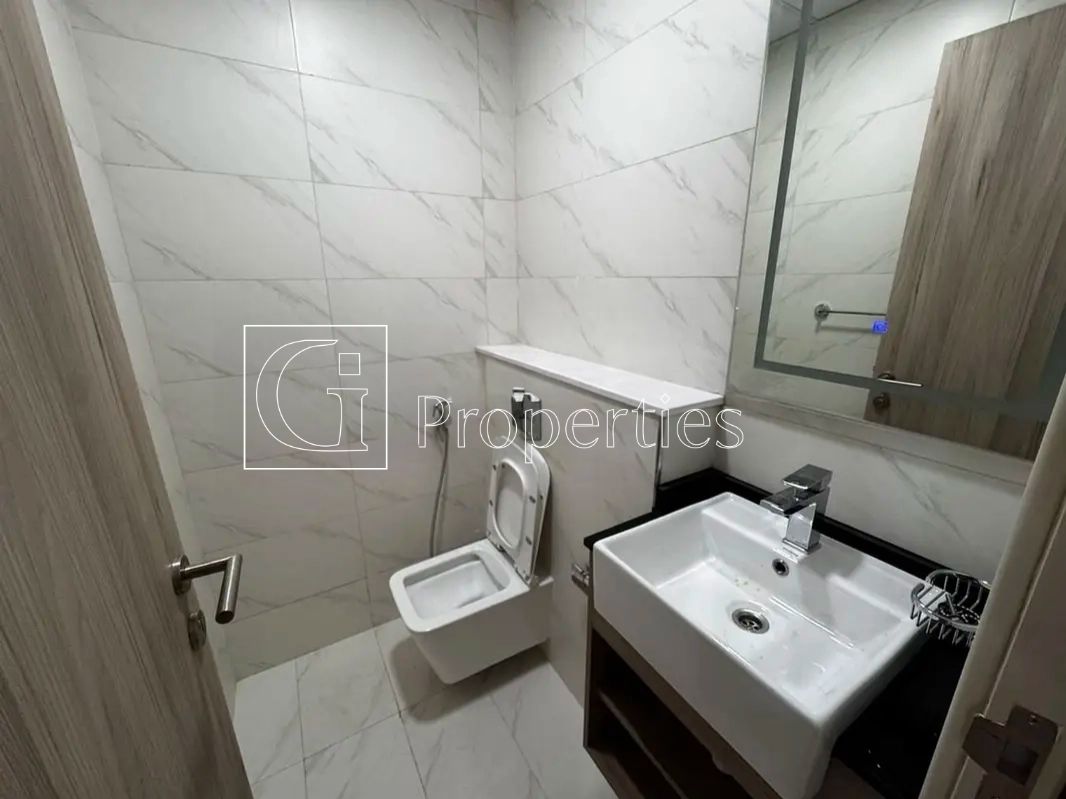 Modern 1BR | Spacious Layout | Prime Location - 11