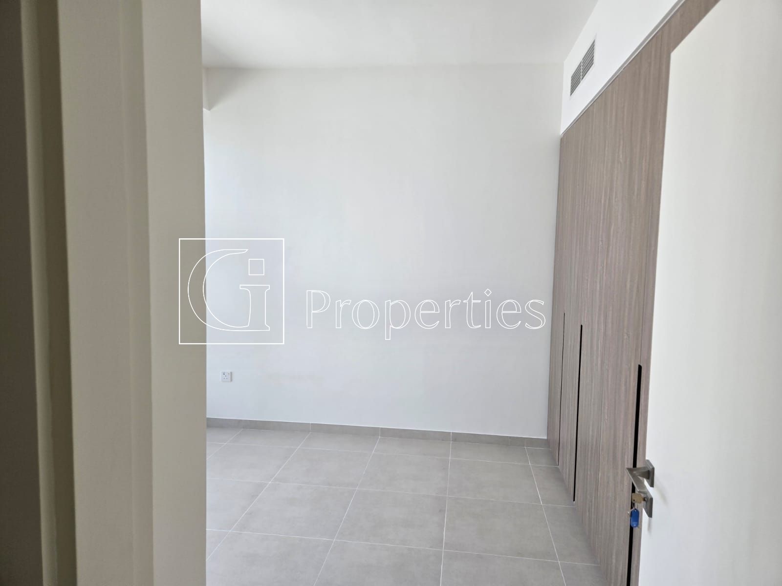 Ready to Move | Vacant | Prime Location - 4