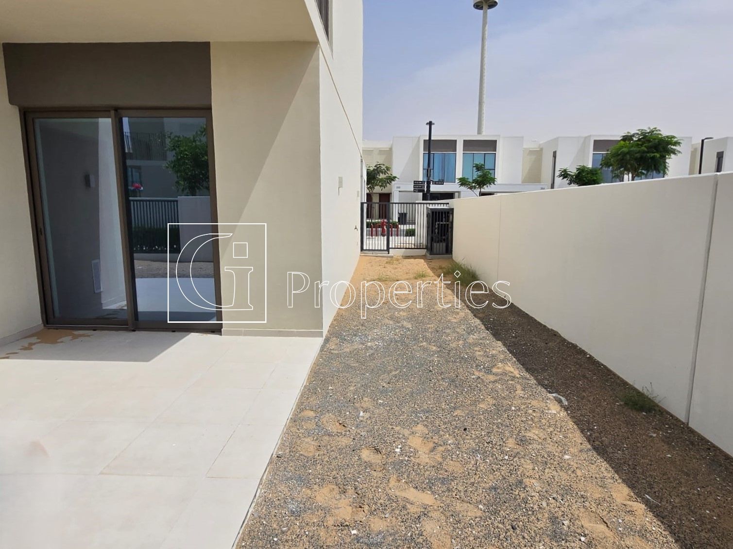 Ready to Move | Vacant | Prime Location - 14