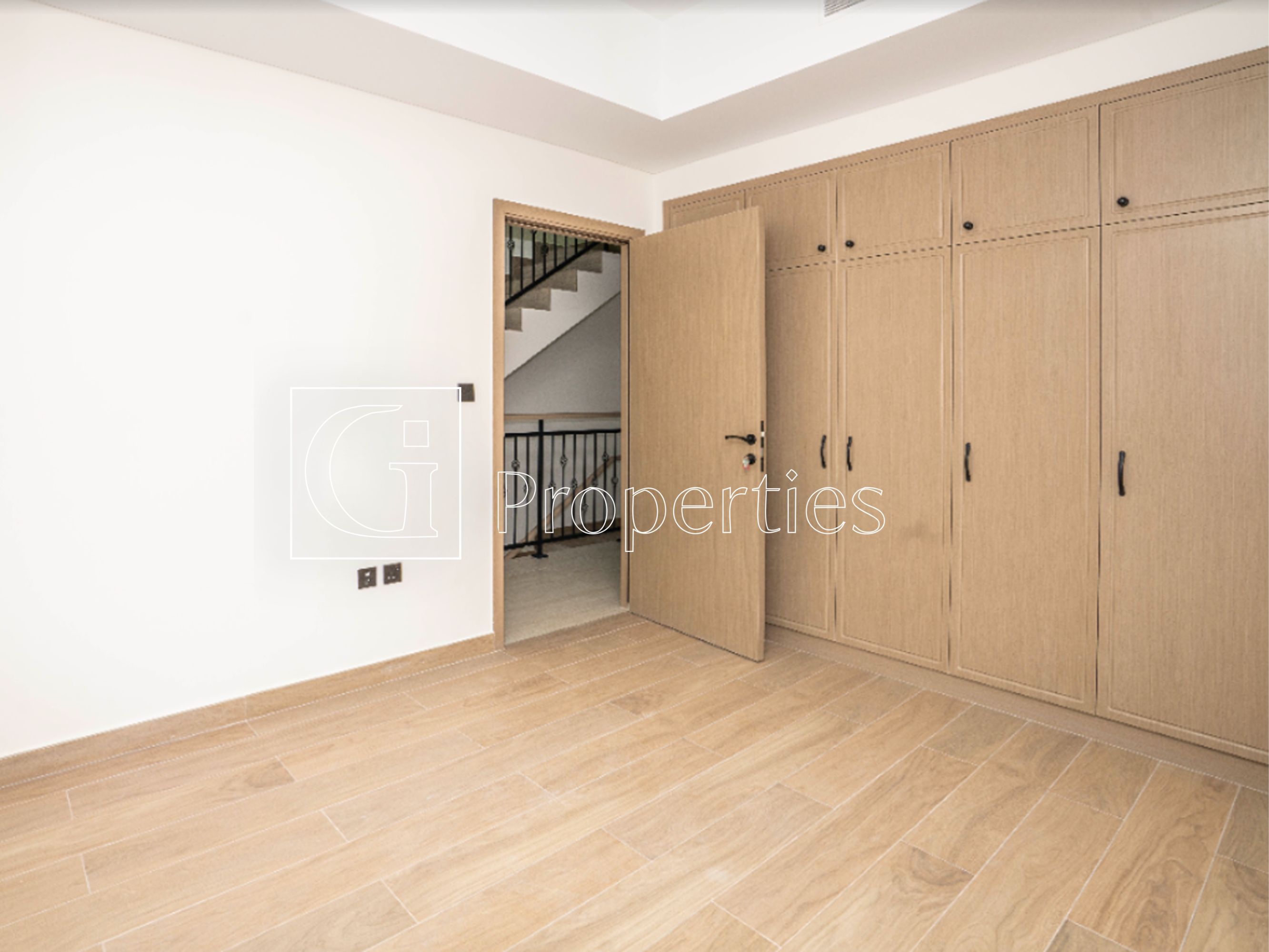 Prime 5BR Townhouse | Damac Lagoons Living - 14
