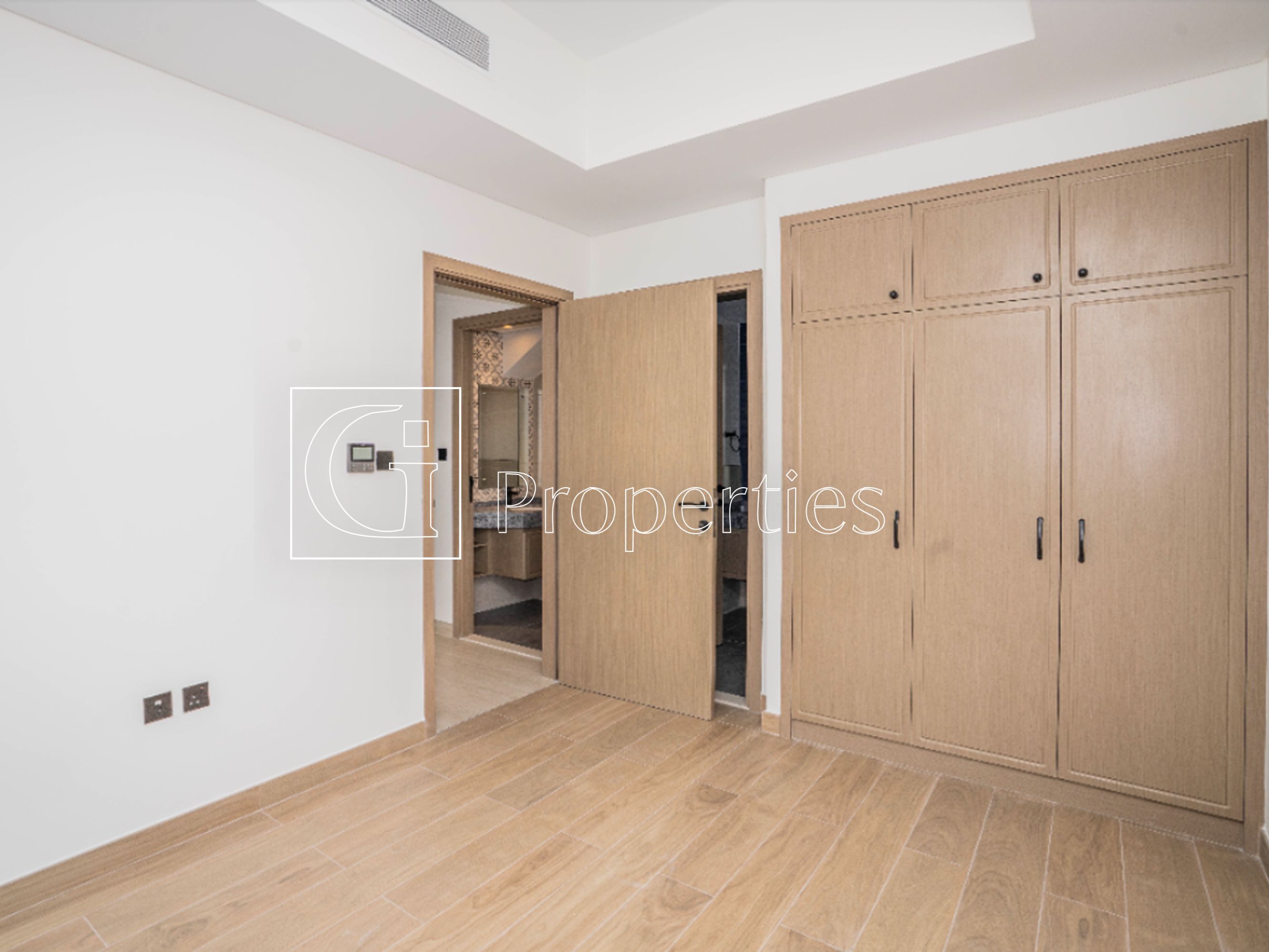 Prime 5BR Townhouse | Damac Lagoons Living - 17