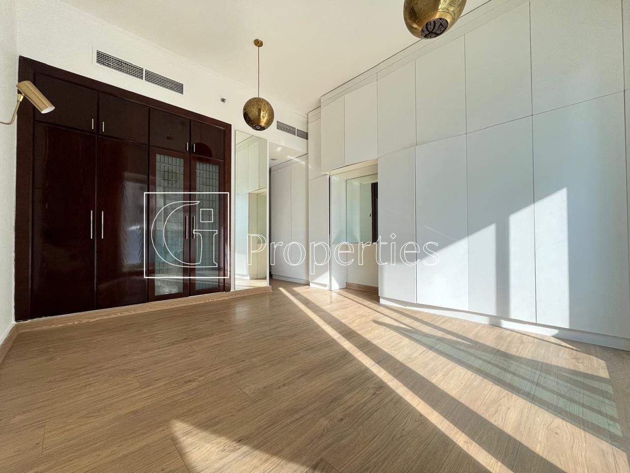 Elegant 1BR | Waterfront Living | Prime Location - 6