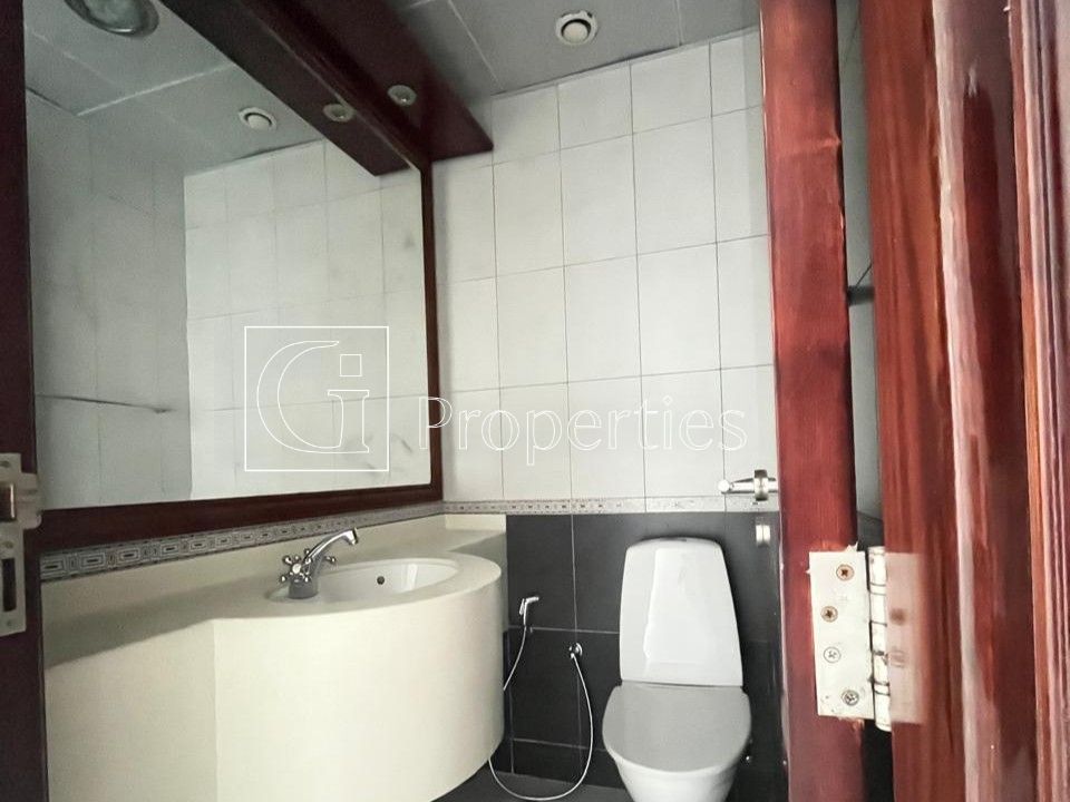 Elegant 1BR | Waterfront Living | Prime Location - 9