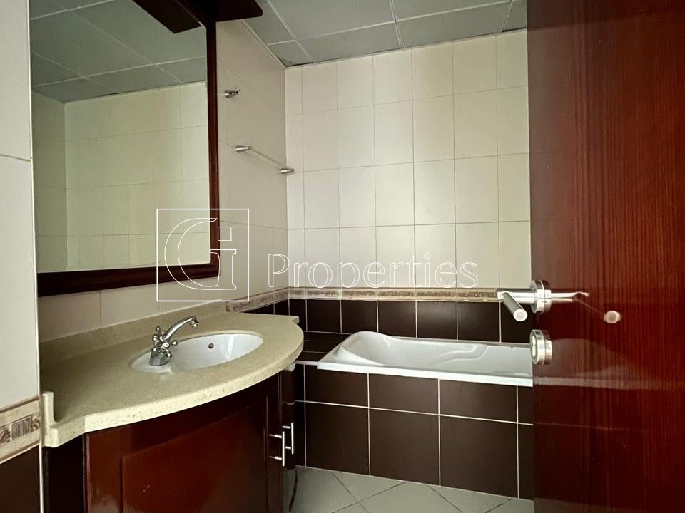 Elegant 1BR | Waterfront Living | Prime Location - 10