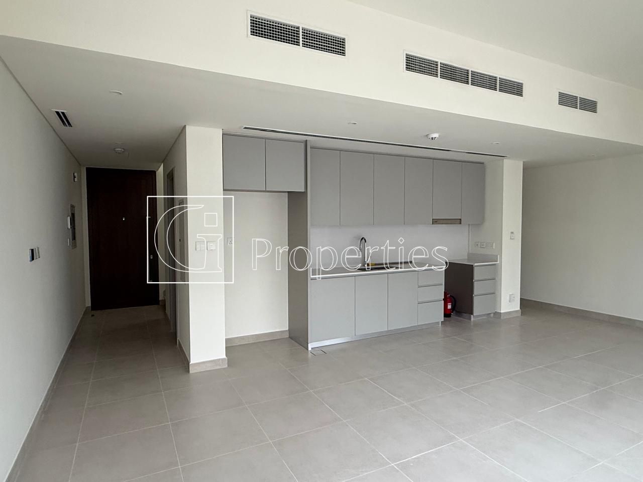 Spacious 3BR Townhouse | Prime Location - 2