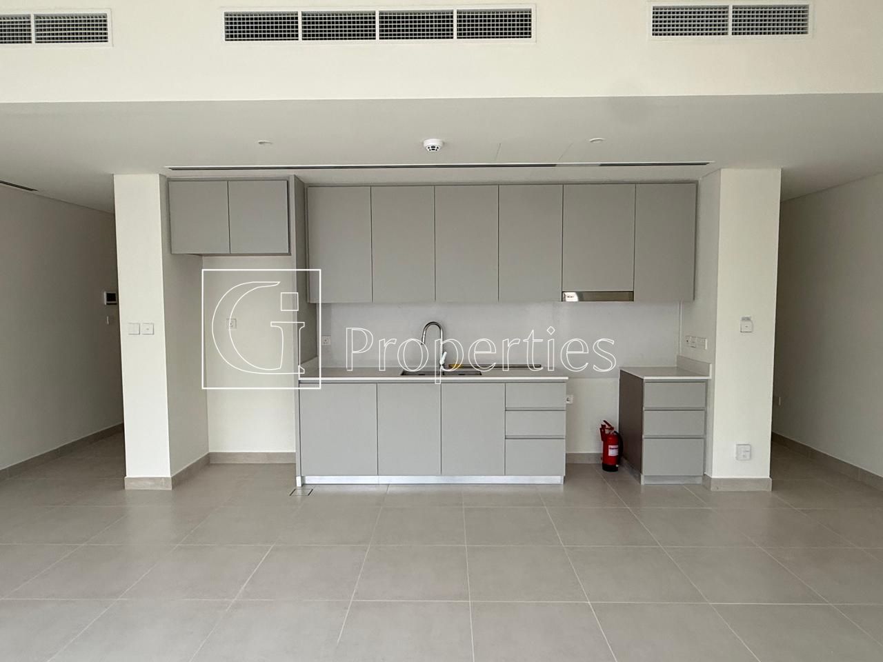 Spacious 3BR Townhouse | Prime Location - 3