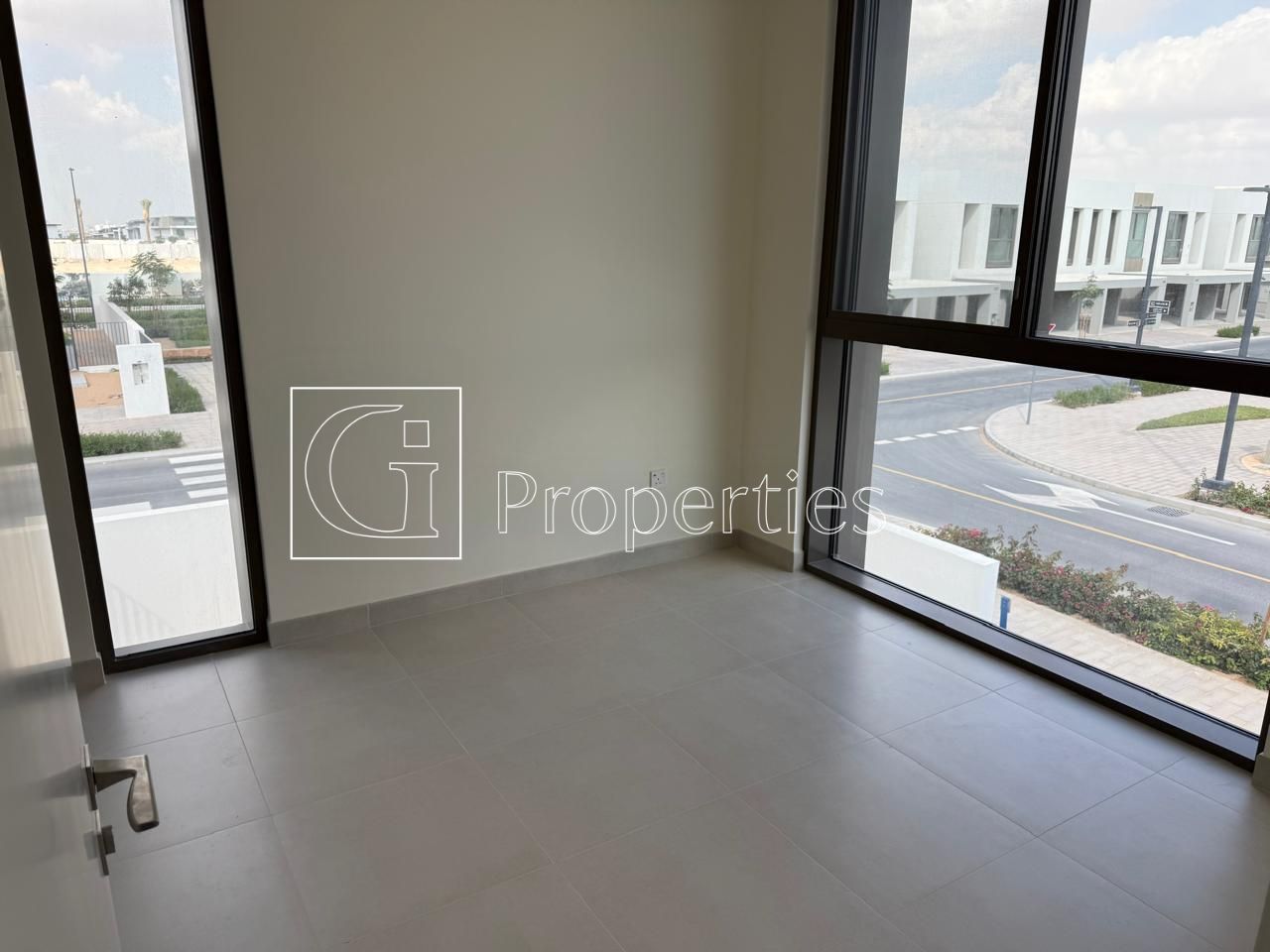 Spacious 3BR Townhouse | Prime Location - 6
