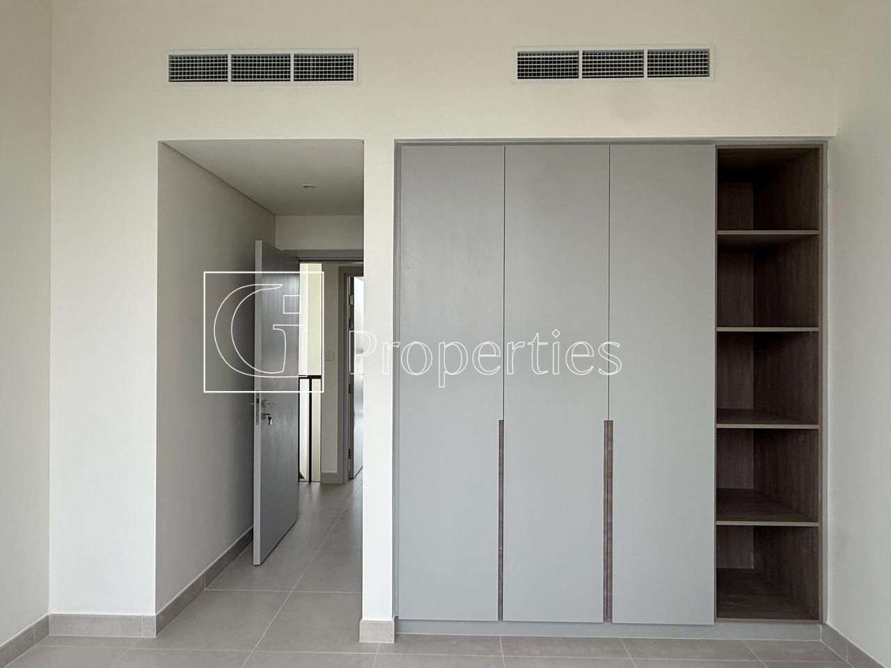 Spacious 3BR Townhouse | Prime Location - 9