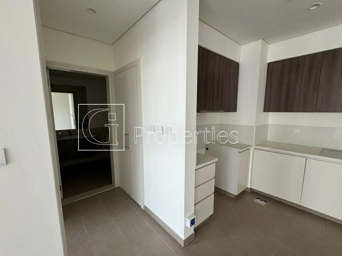 Brand New  | Luxury Living | Prime Community - 6