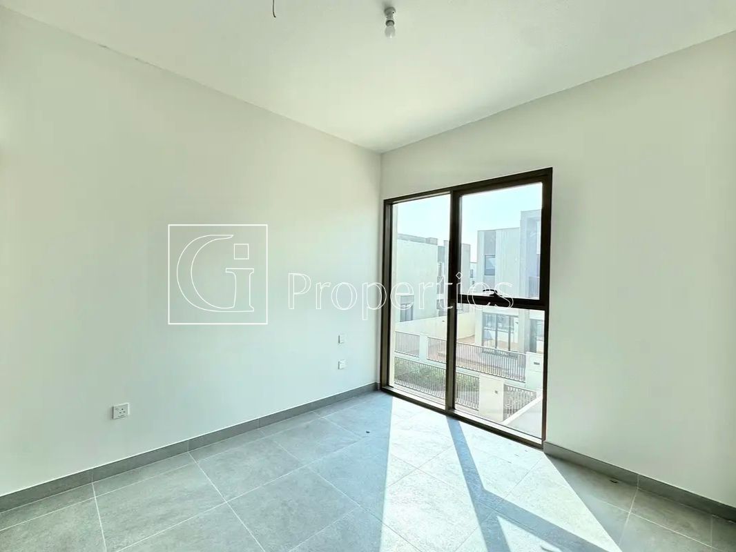 Prime Location | Elegant Living | Ready to Move - 5