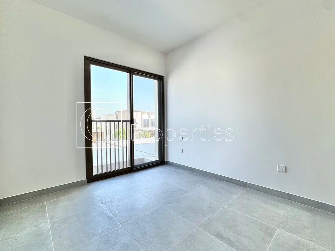 Prime Location | Elegant Living | Ready to Move - 6