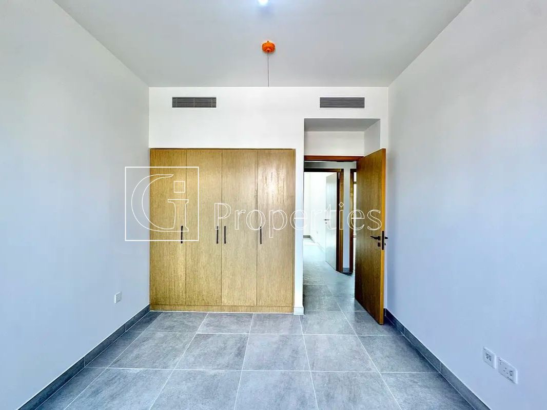 Prime Location | Elegant Living | Ready to Move - 7