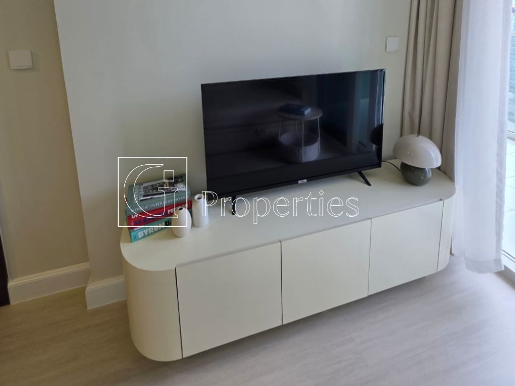 Fully Furnished | Pool and Burj View | High Floor - 4