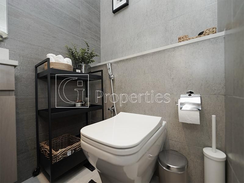 Pool View | Modern 1BR | Close To Mall & Park - 12