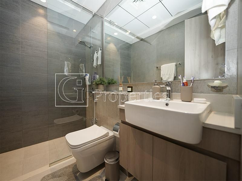 Pool View | Modern 1BR | Close To Mall & Park - 11