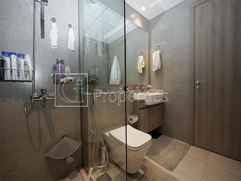 Pool View | Modern 1BR | Close To Mall & Park - 10