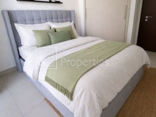 Fully Furnished | Pool and Burj View | High Floor - 7