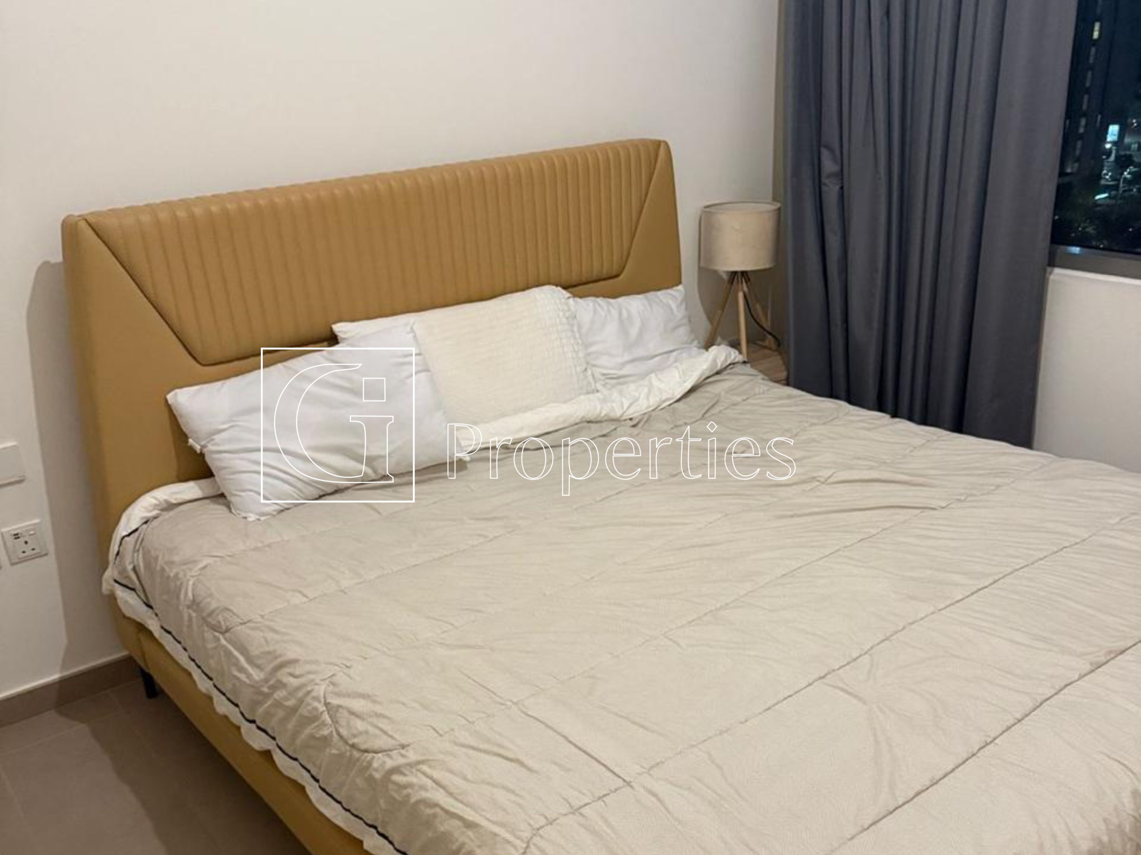 Beautiful Furnished 1BR | Walk to Park | Prime - 8