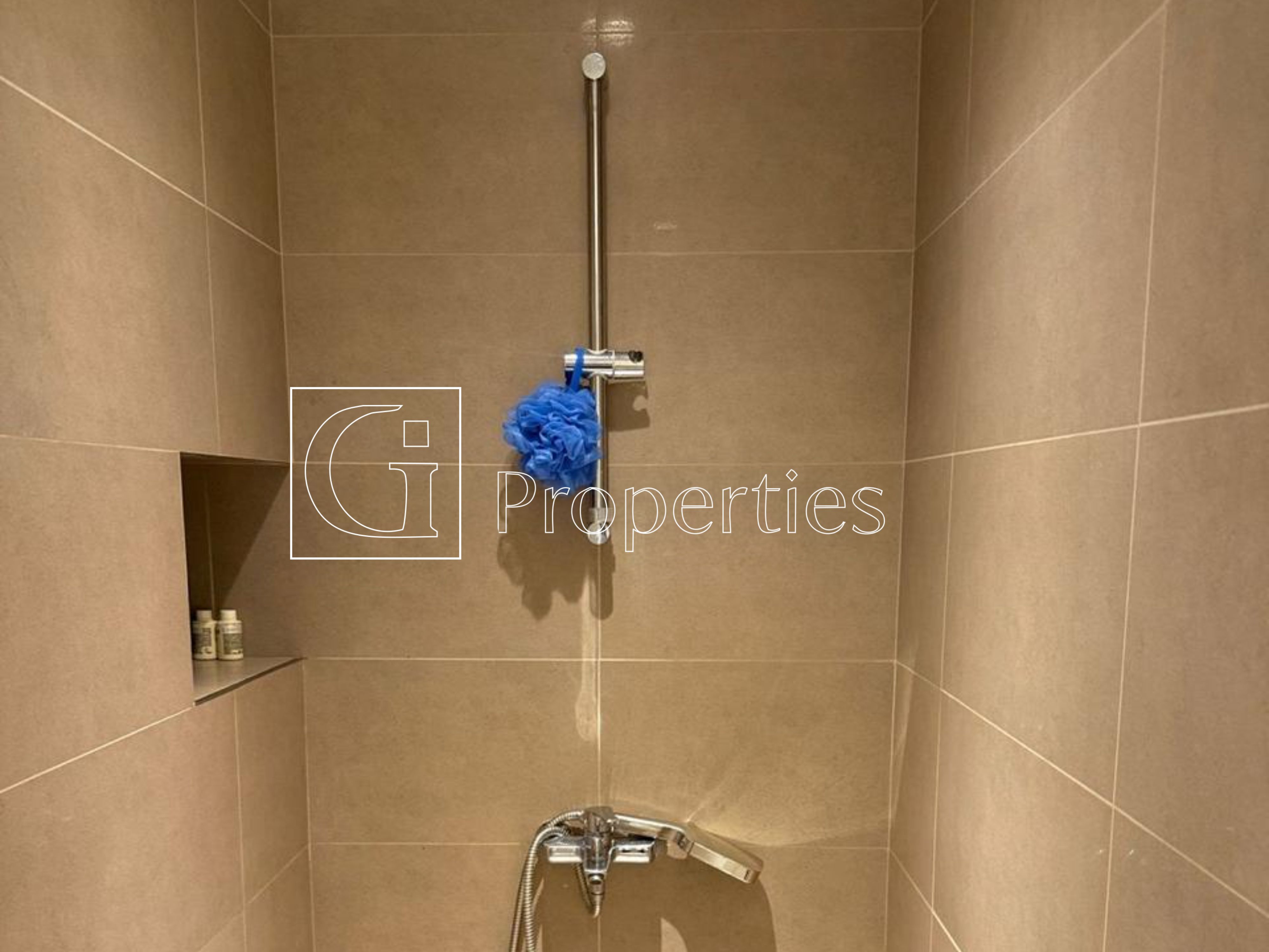 Beautiful Furnished 1BR | Walk to Park | Prime - 17