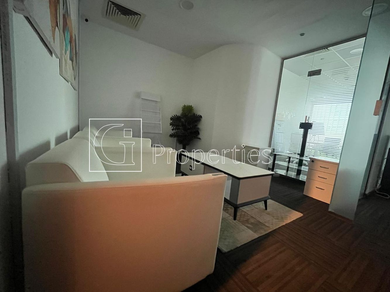 Prime office location | Vacant Now | Furnished - 1