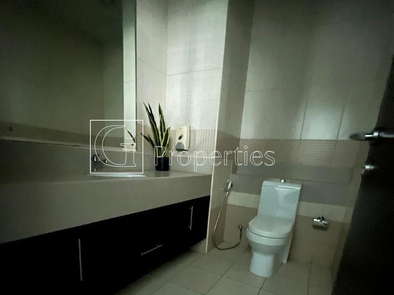 Prime office location | Vacant Now | Furnished - 14