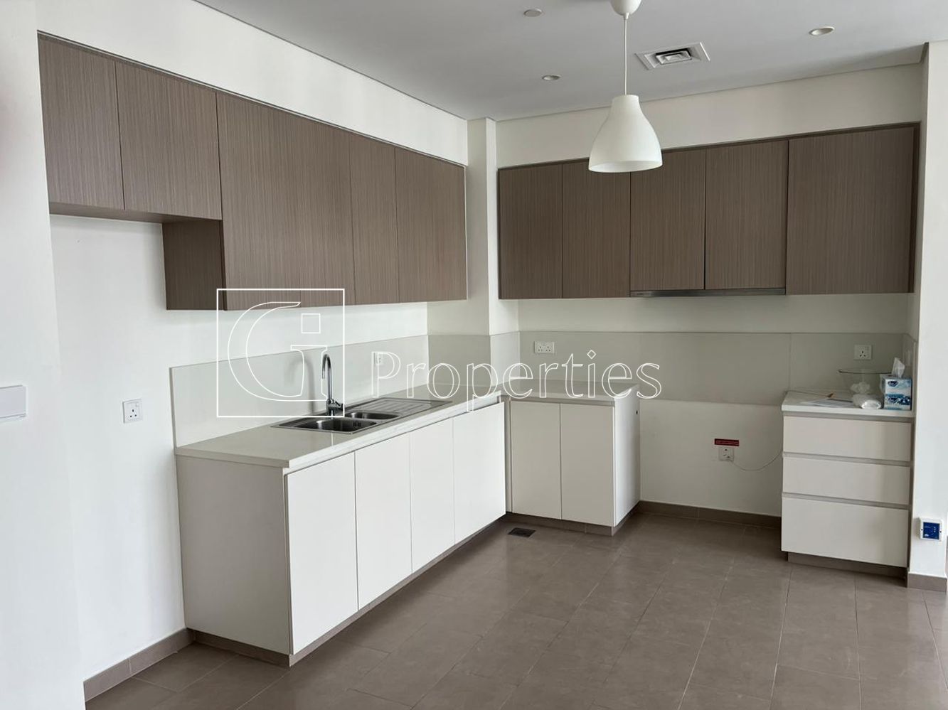 Spacious & Bright | Vacant Unit | Open to Offers - 4
