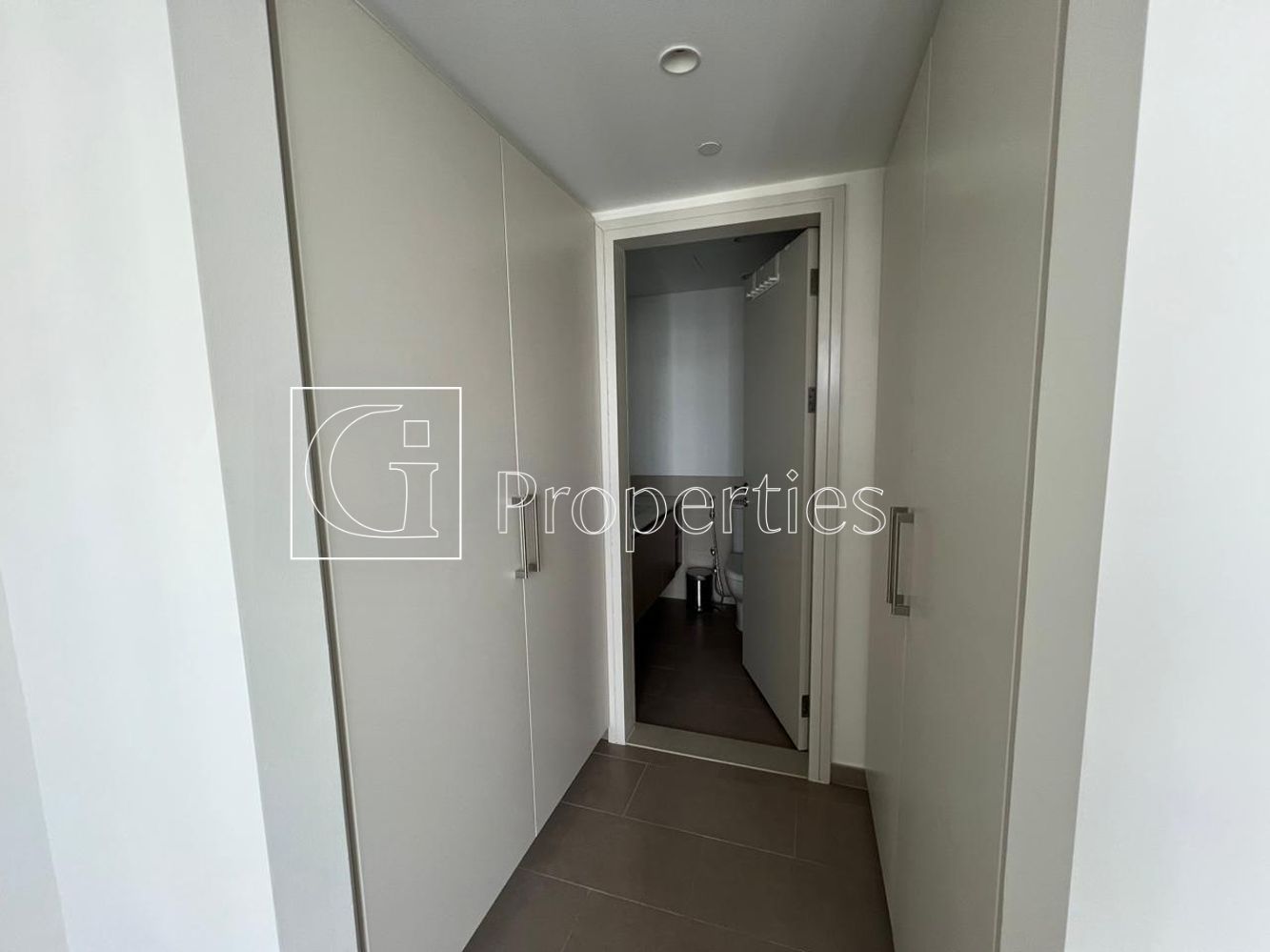 Spacious & Bright | Vacant Unit | Open to Offers - 6